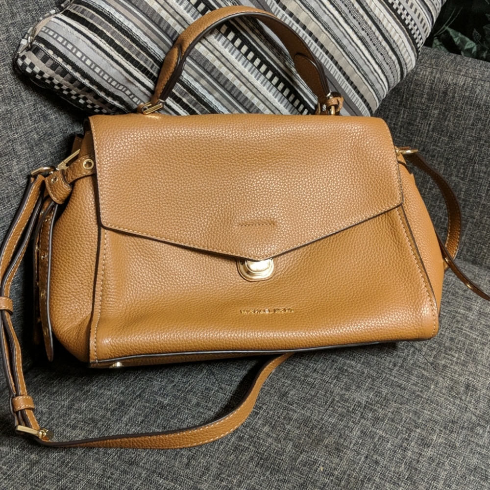 Michael kors crossbody bag